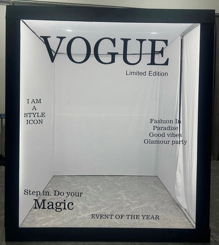  Magazine Booth (Vogue Experience)