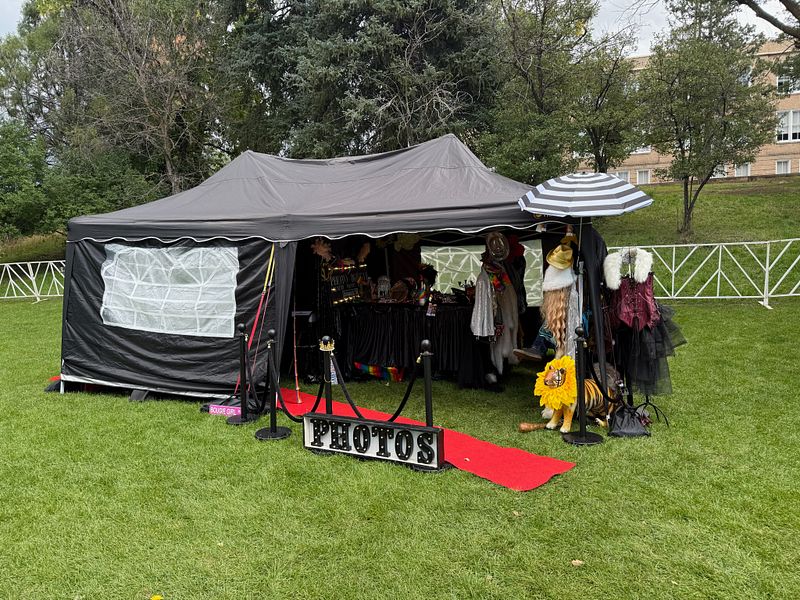 Outdoor Photo Bougie Booth with Black Canopy        (3 hours + Digital + Printing)