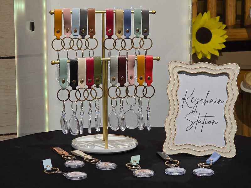 LUXE Keychain Booth – Signature