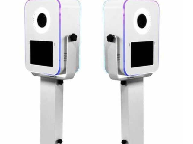 Dual Photobooths (Run Two Photobooths Simultaneously!) 