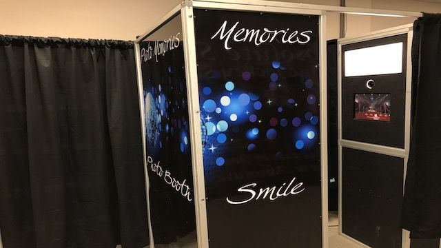 3 HOUR HOLIDAY "Classic Style" Photo Booth Package (Two Printed Photo Strips AND Digital Photos)