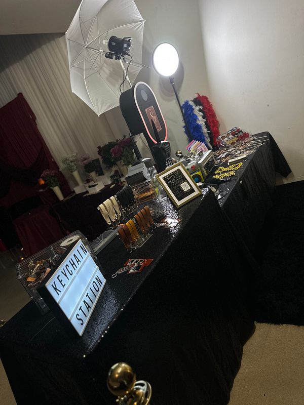 GLAM BOOTH + KEYCHAON STATION w/prints